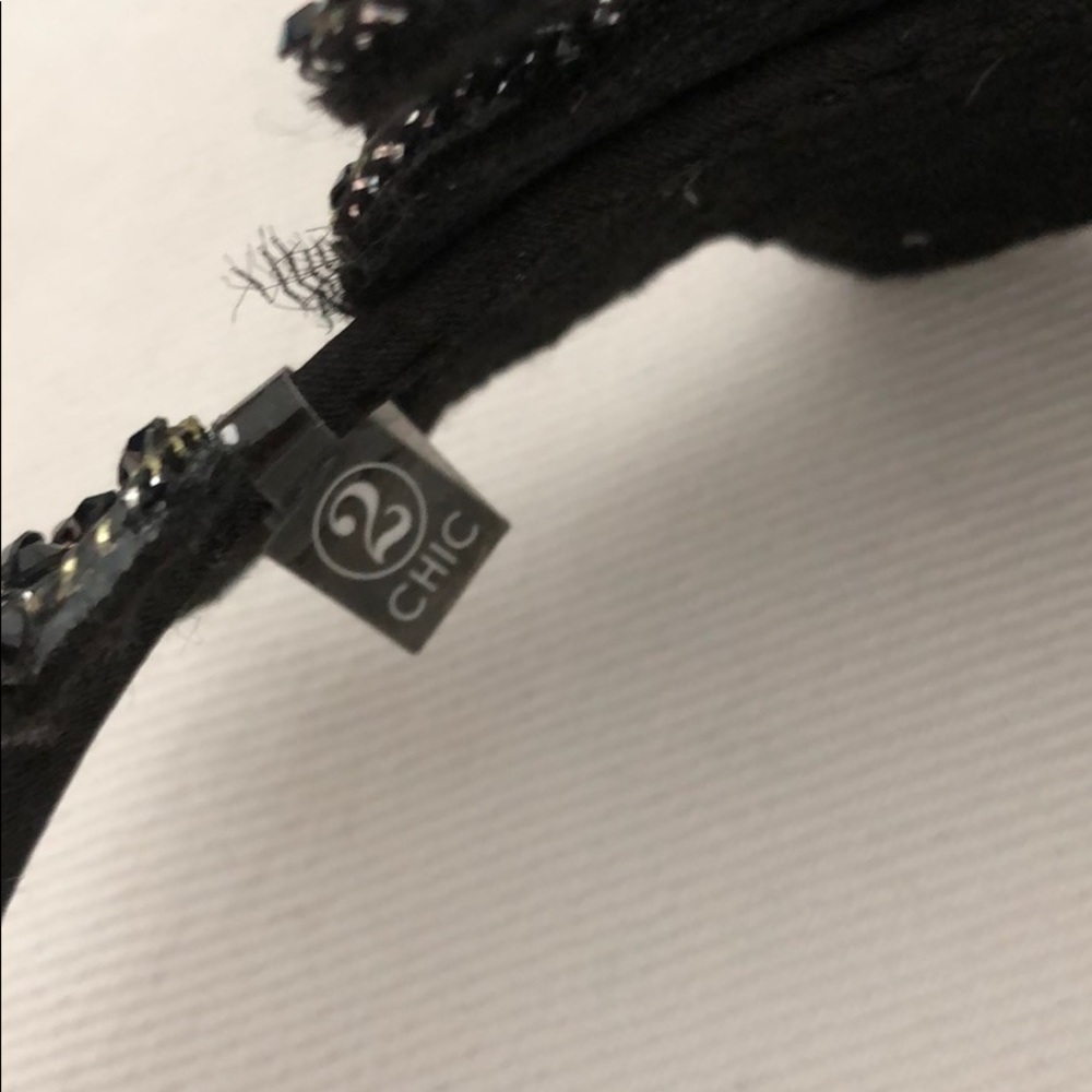 Beaded Headband by 2 Chic NWT - Picture 4 of 4